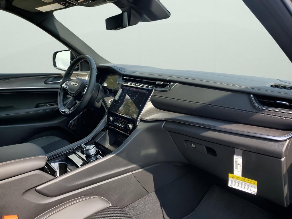 new 2025 Jeep Grand Cherokee car, priced at $60,735