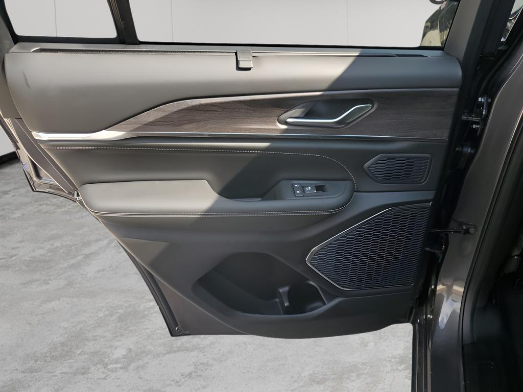 new 2025 Jeep Grand Cherokee car, priced at $60,735