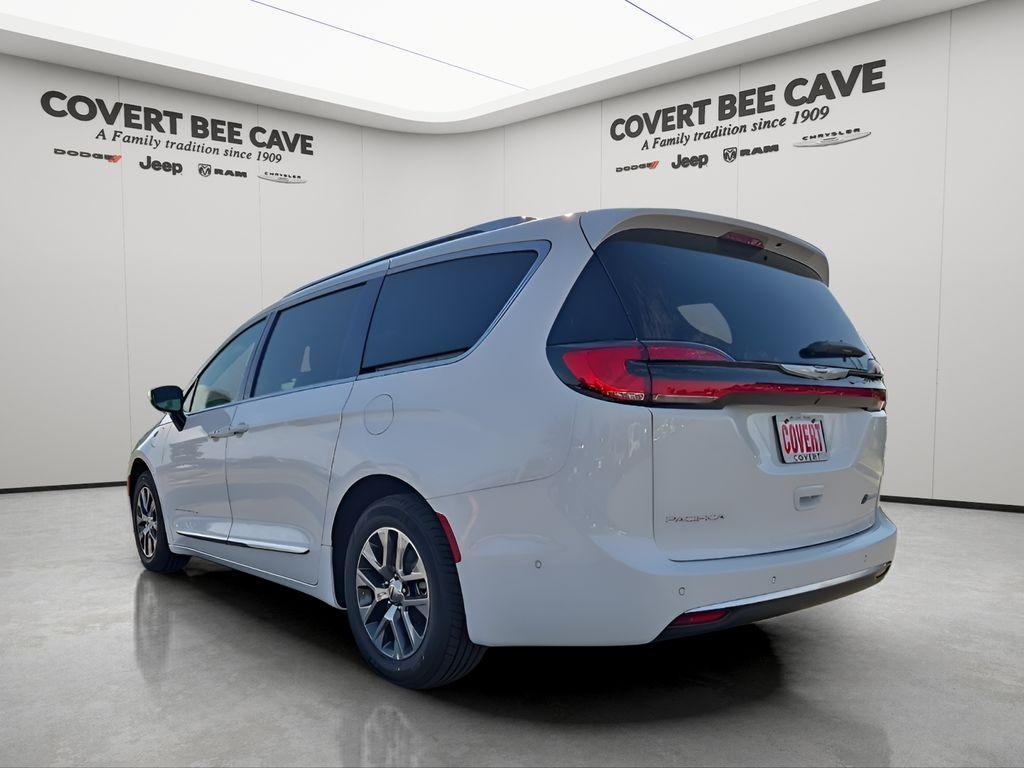 new 2025 Chrysler Pacifica Hybrid car, priced at $55,541