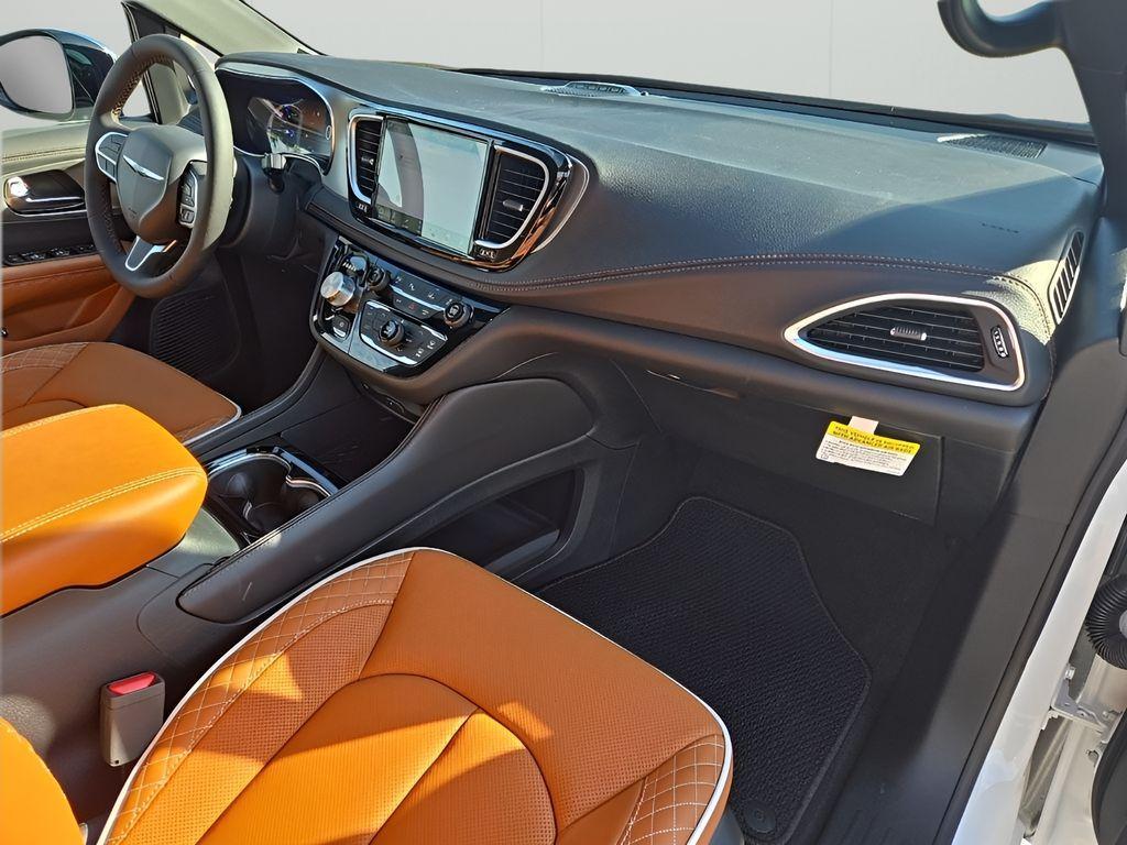new 2025 Chrysler Pacifica Hybrid car, priced at $55,541