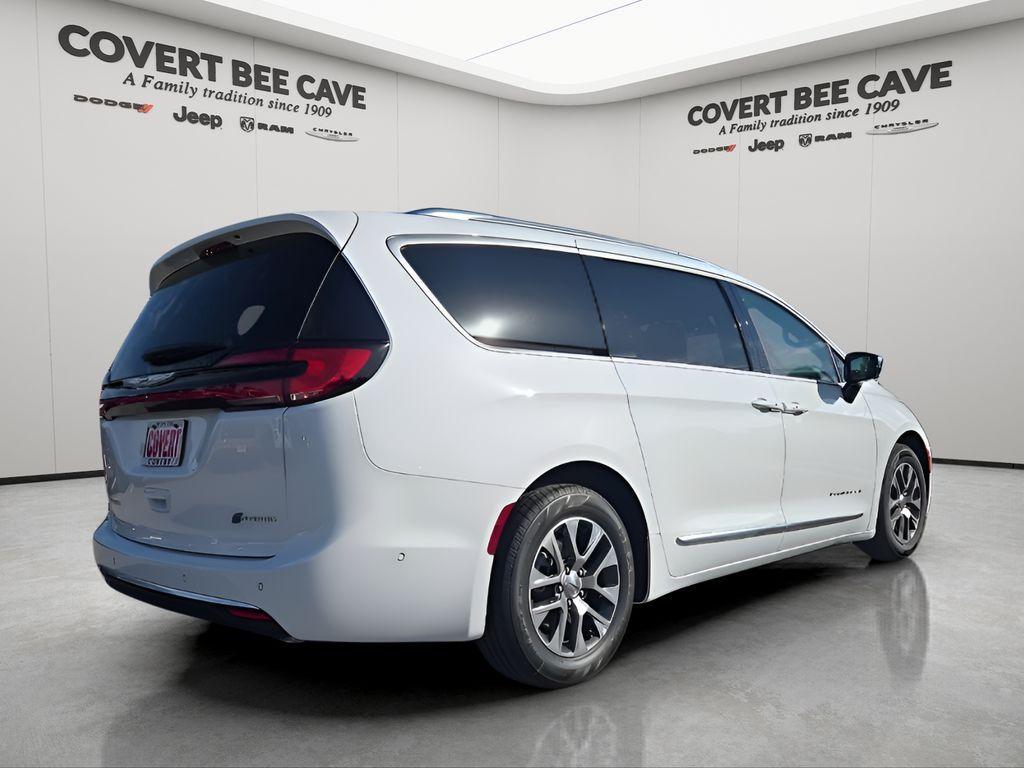 new 2025 Chrysler Pacifica Hybrid car, priced at $55,541