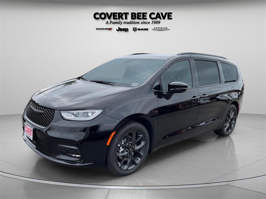 new 2024 Chrysler Pacifica car, priced at $46,835