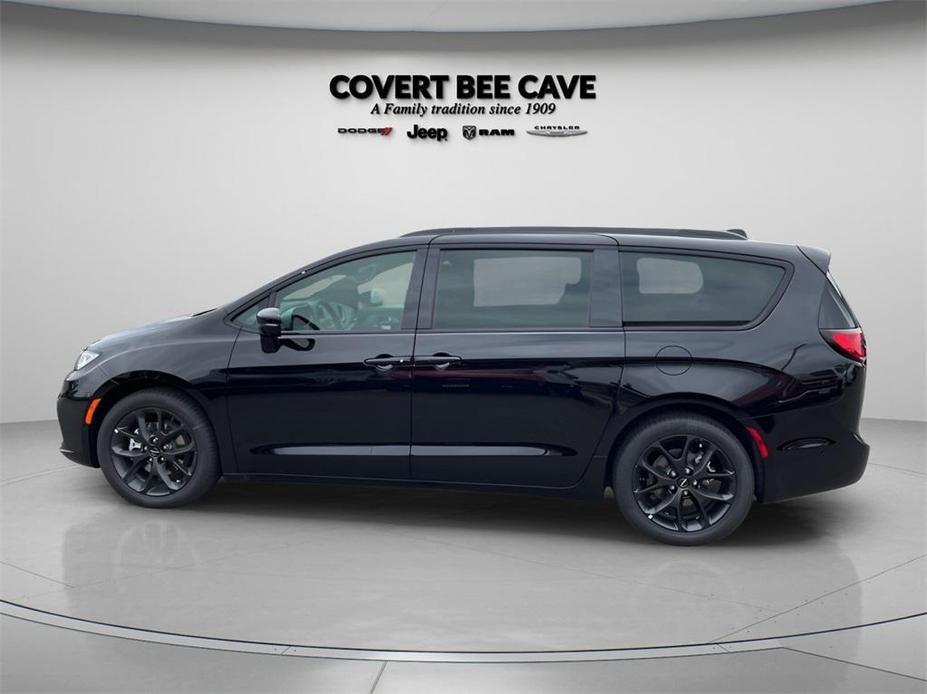 new 2024 Chrysler Pacifica car, priced at $46,835