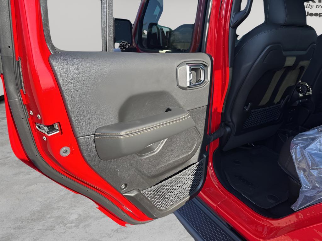 new 2025 Jeep Gladiator car, priced at $48,035