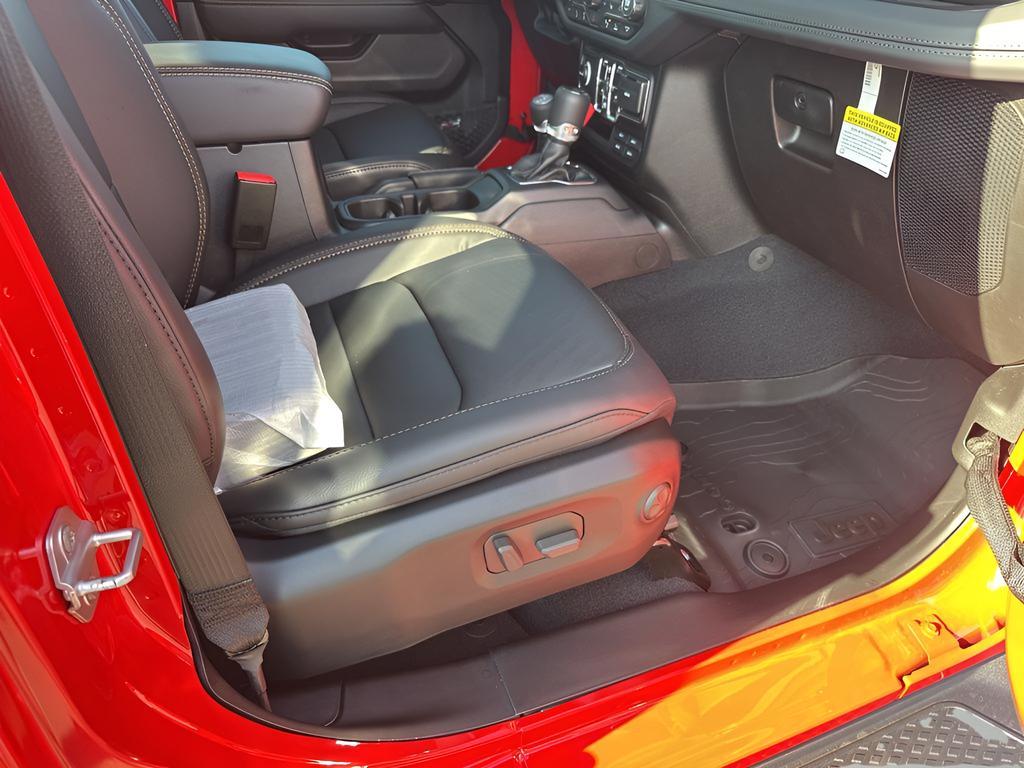 new 2025 Jeep Gladiator car, priced at $48,035