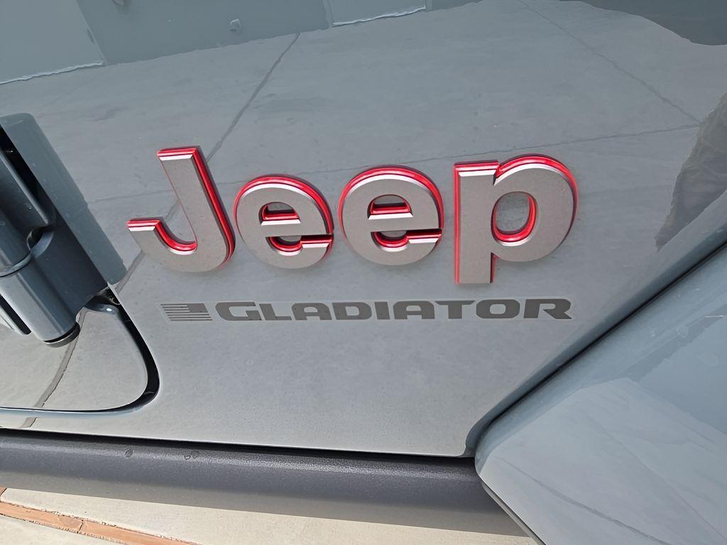 new 2025 Jeep Gladiator car, priced at $48,185
