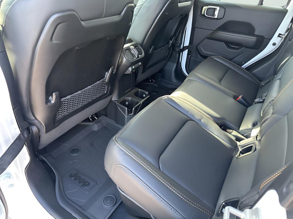 new 2025 Jeep Gladiator car, priced at $43,610