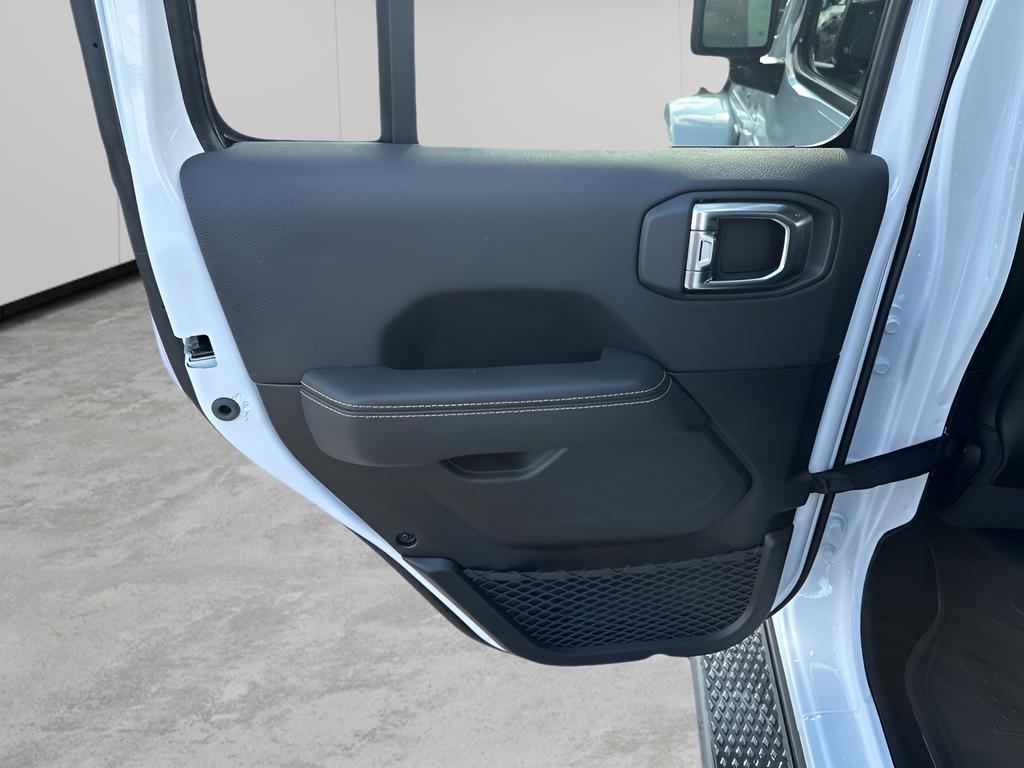 new 2025 Jeep Gladiator car, priced at $43,610