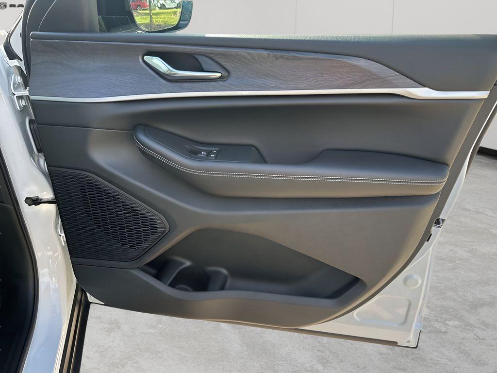 new 2025 Jeep Grand Cherokee L car, priced at $45,508