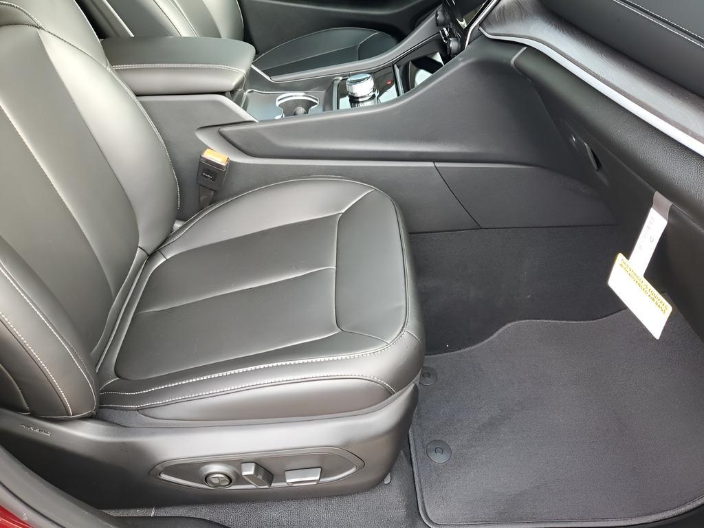 new 2025 Jeep Grand Cherokee car, priced at $42,603