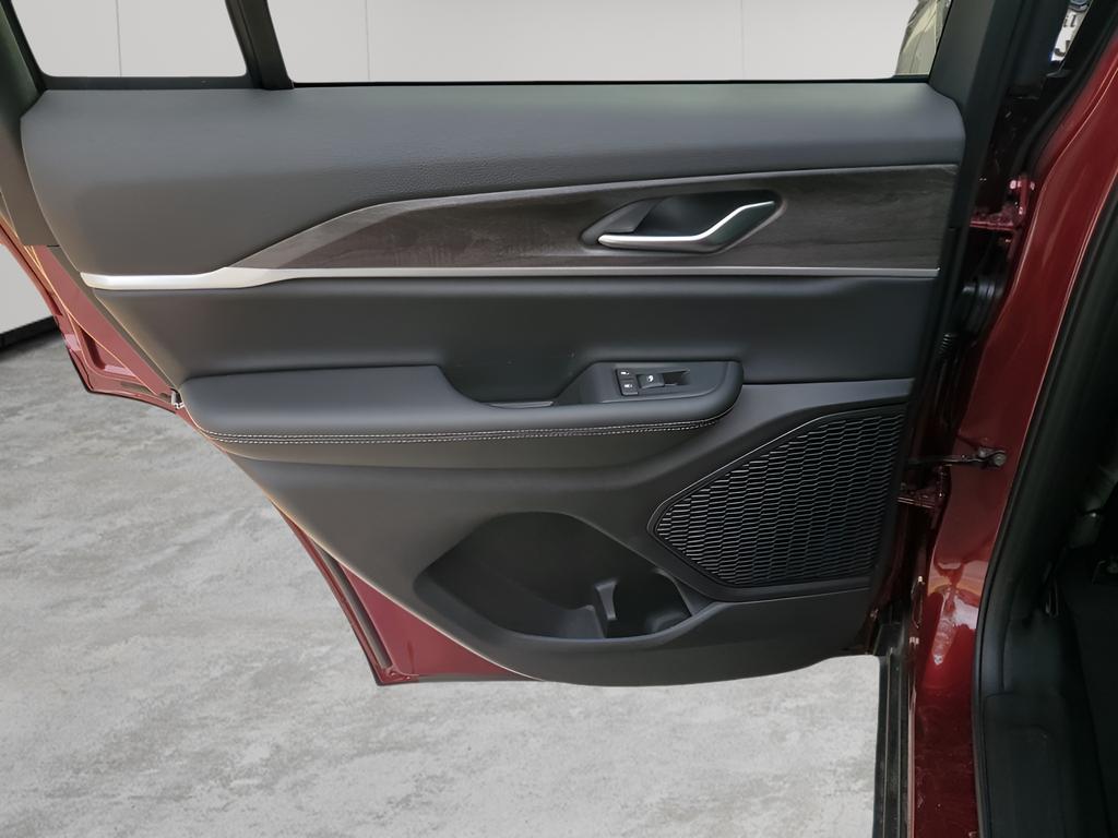 new 2025 Jeep Grand Cherokee car, priced at $42,603