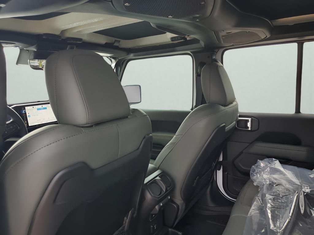 new 2025 Jeep Gladiator car, priced at $52,820