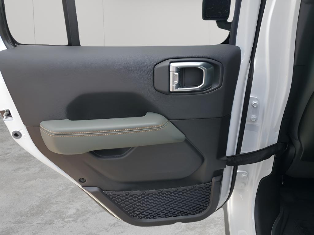 new 2025 Jeep Gladiator car, priced at $52,820