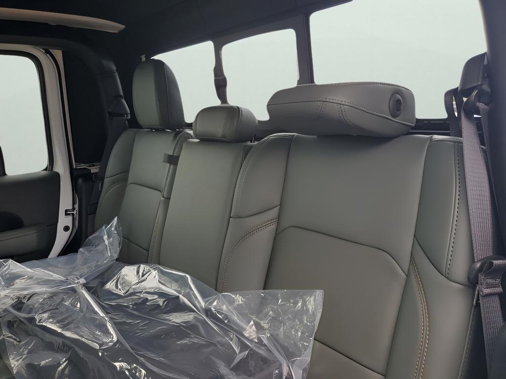 new 2025 Jeep Gladiator car, priced at $52,820