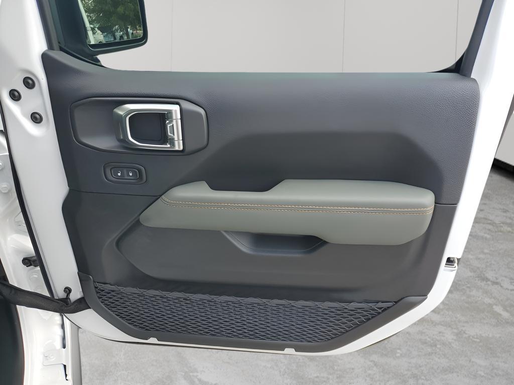 new 2025 Jeep Gladiator car, priced at $52,820