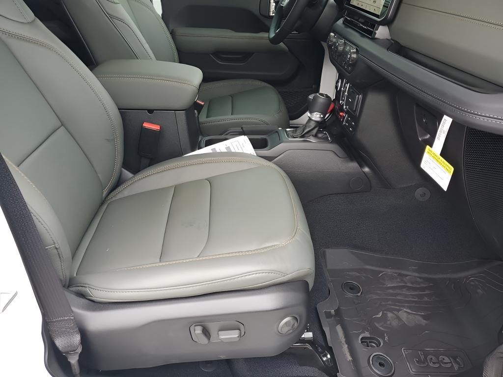 new 2025 Jeep Gladiator car, priced at $52,820