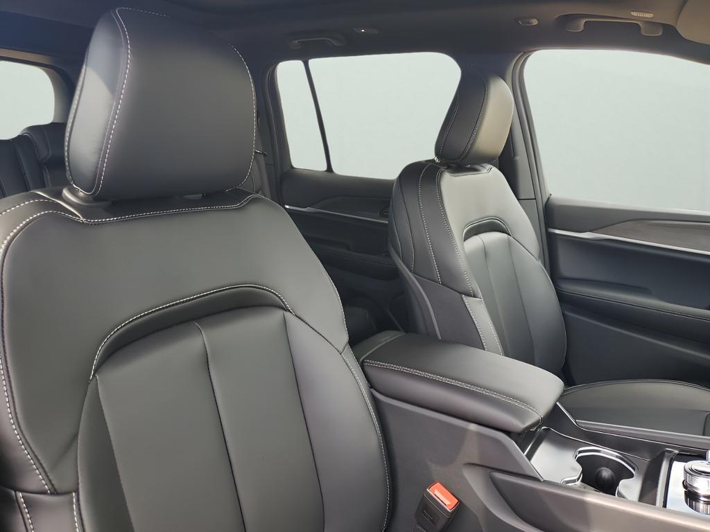 new 2025 Jeep Grand Cherokee car, priced at $43,373