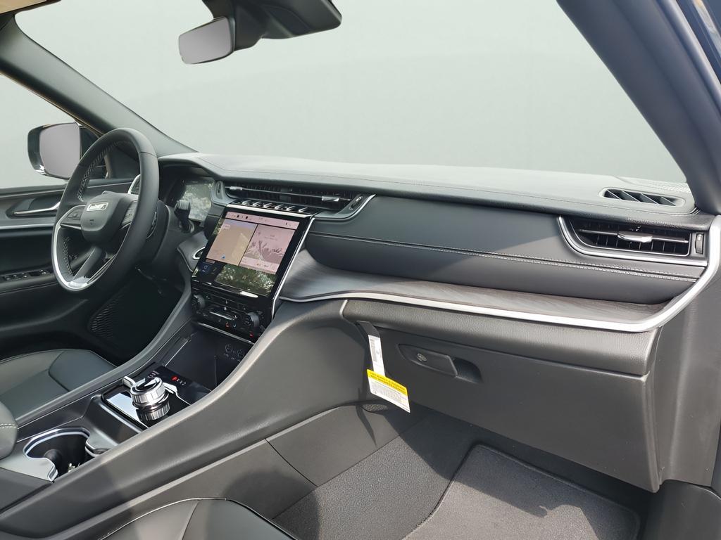 new 2025 Jeep Grand Cherokee car, priced at $43,373