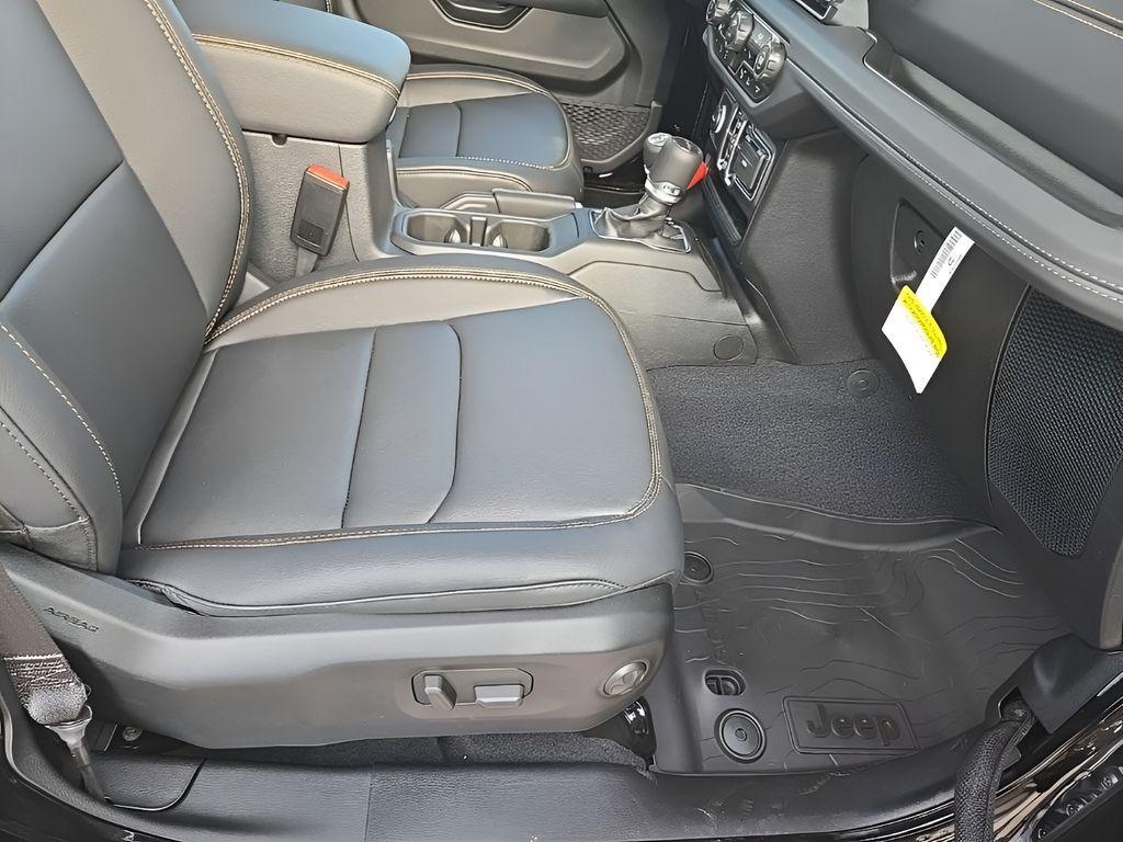 new 2025 Jeep Gladiator car, priced at $48,979