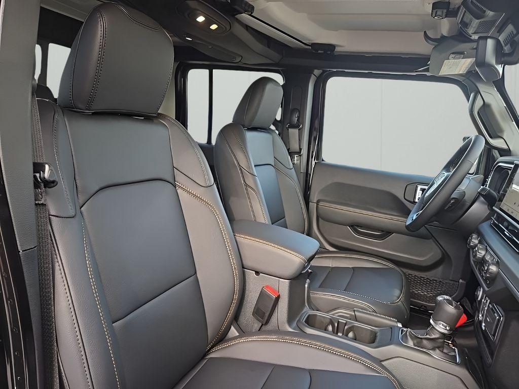 new 2025 Jeep Gladiator car, priced at $48,979