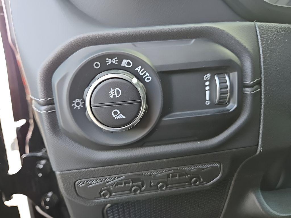 new 2025 Jeep Gladiator car, priced at $48,979