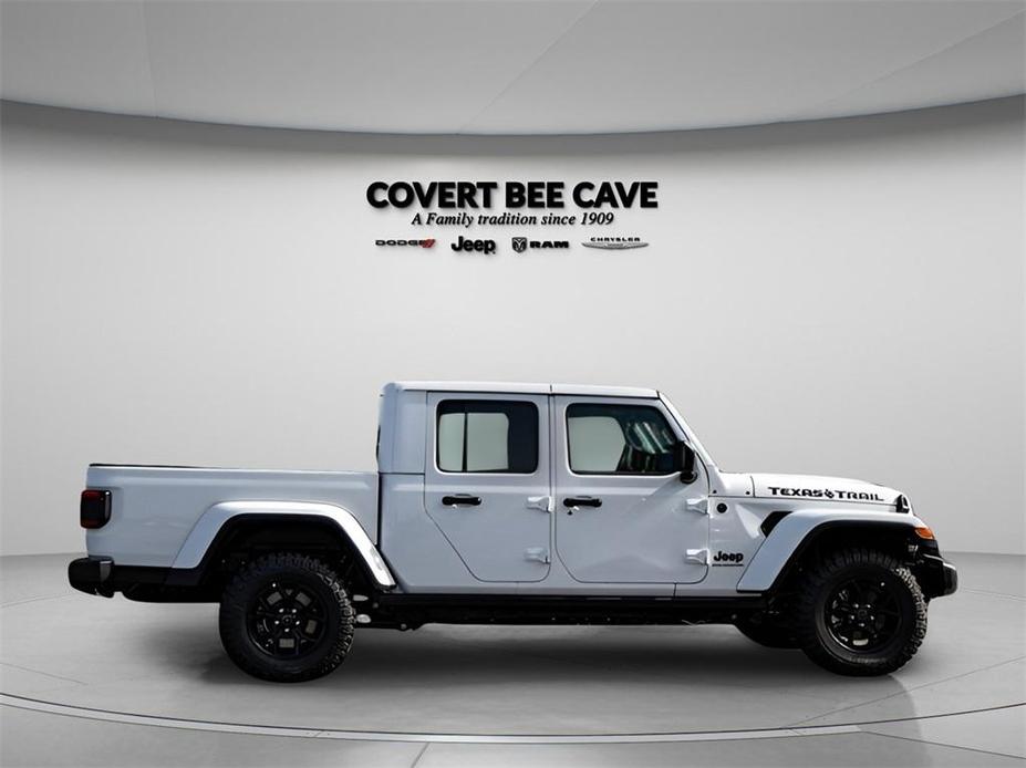 new 2024 Jeep Gladiator car, priced at $47,654