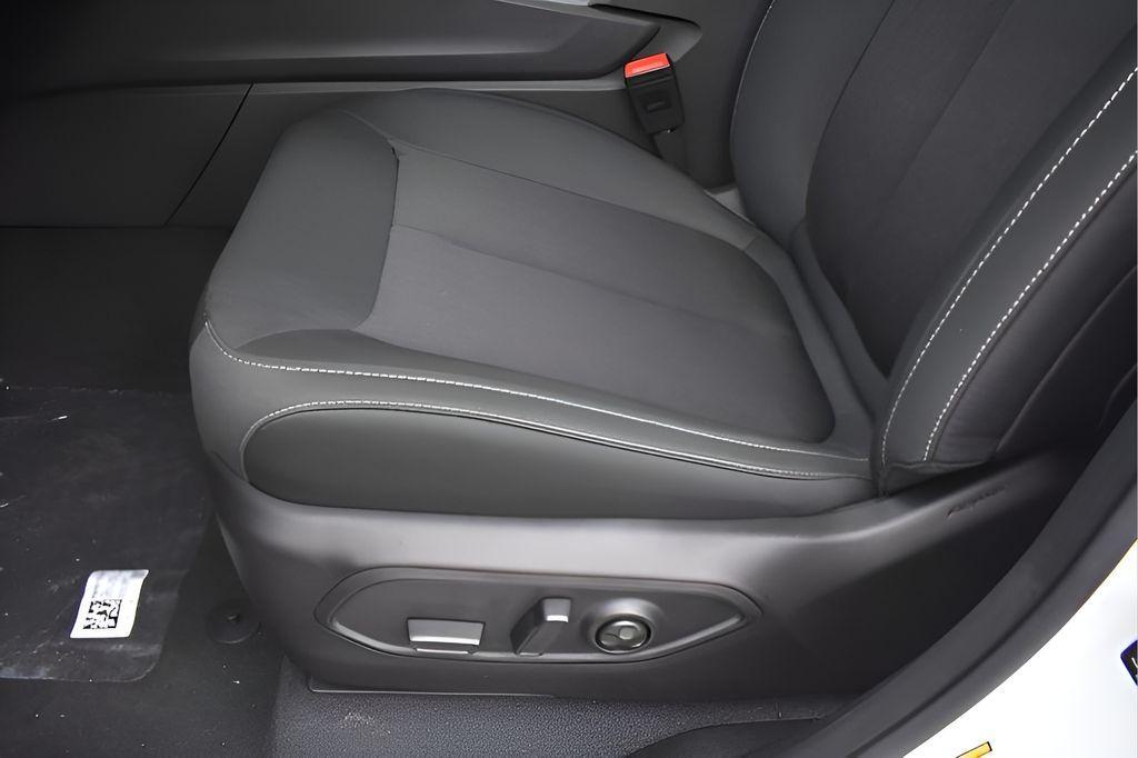 new 2025 Jeep Grand Cherokee L car, priced at $37,262