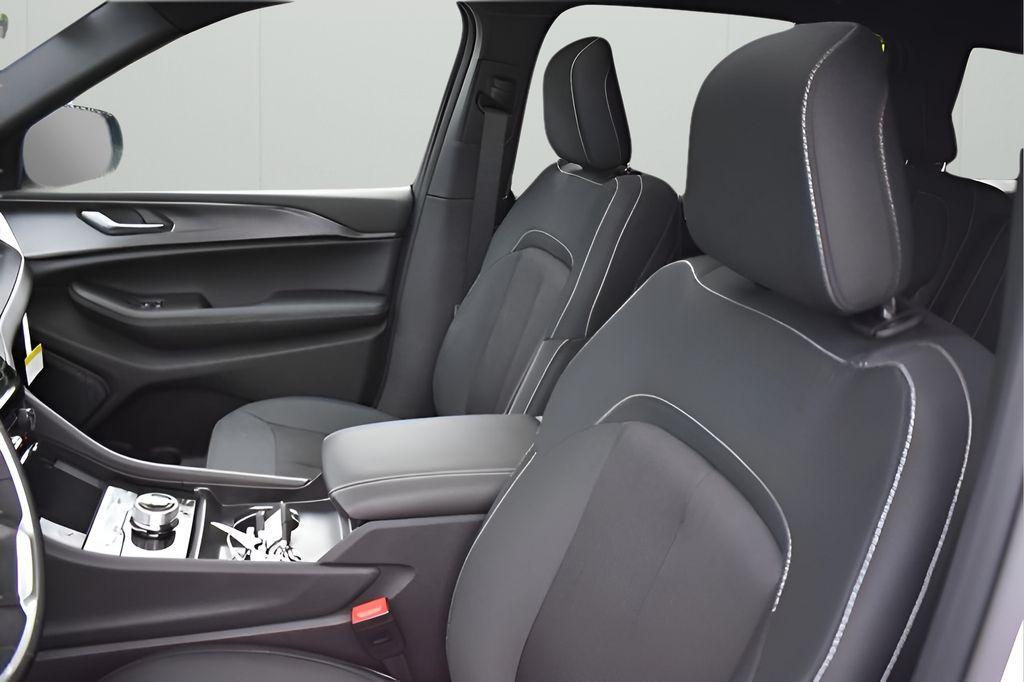 new 2025 Jeep Grand Cherokee L car, priced at $37,262