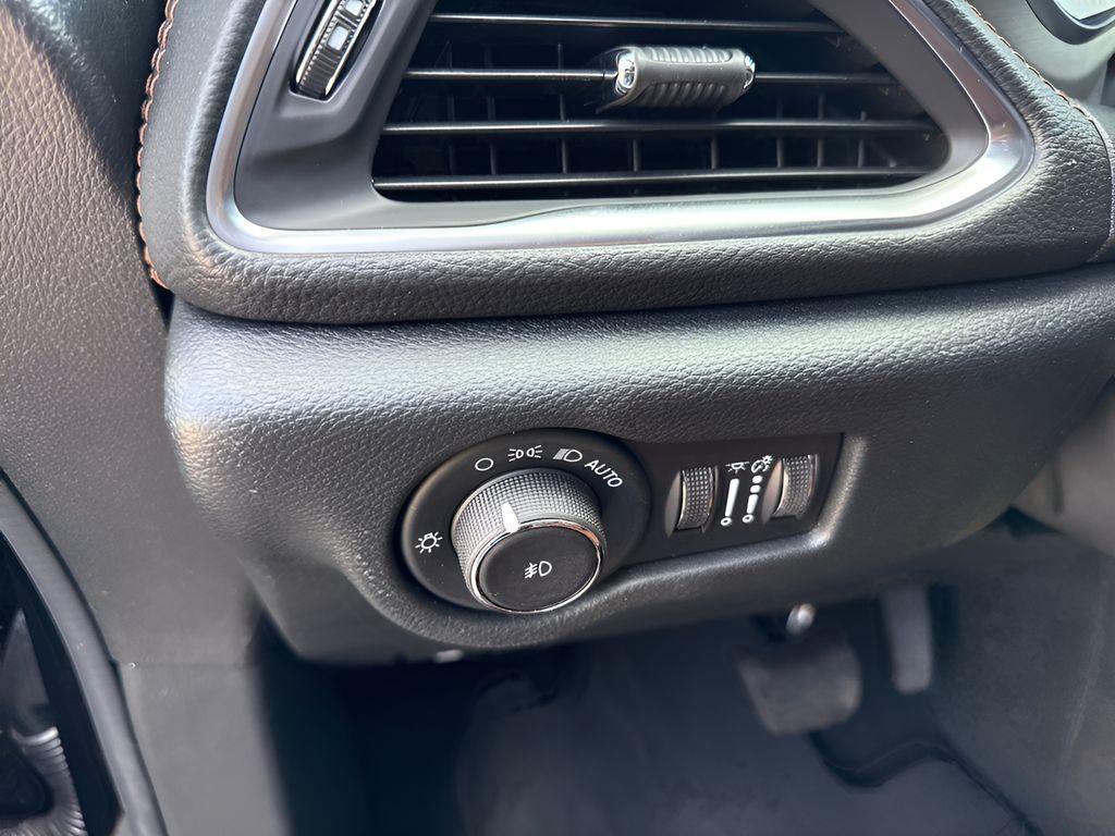 new 2025 Chrysler Pacifica Hybrid car, priced at $48,823