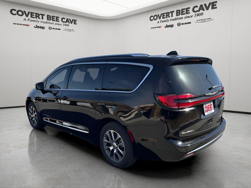 new 2025 Chrysler Pacifica Hybrid car, priced at $48,823