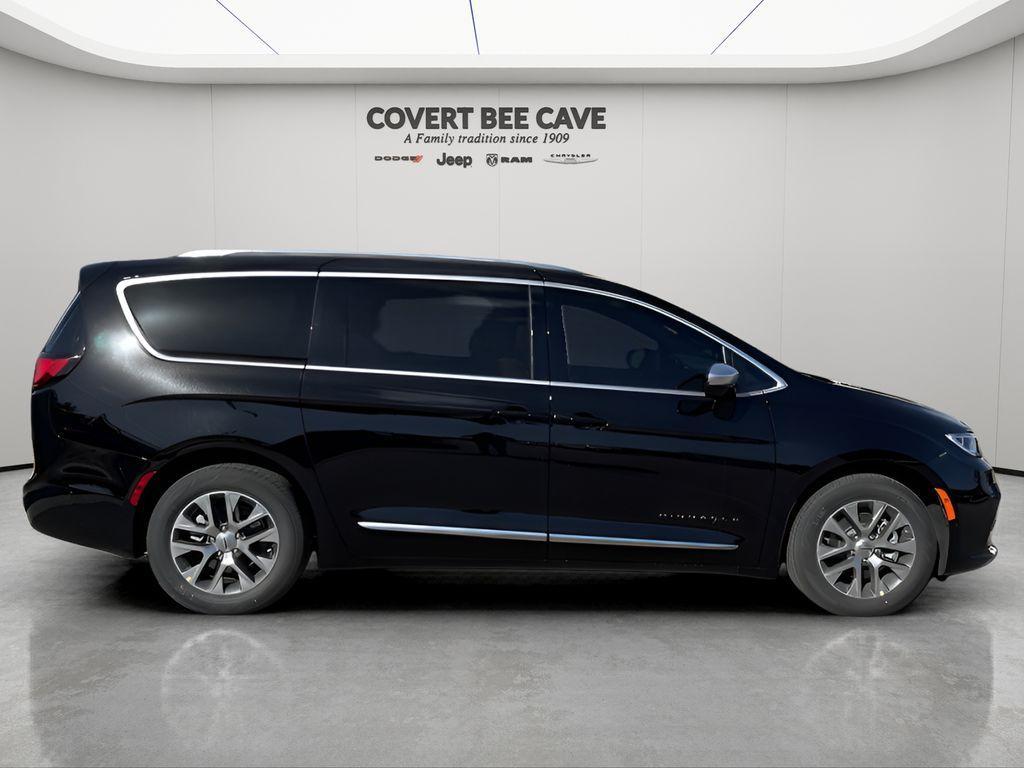 new 2025 Chrysler Pacifica Hybrid car, priced at $48,823