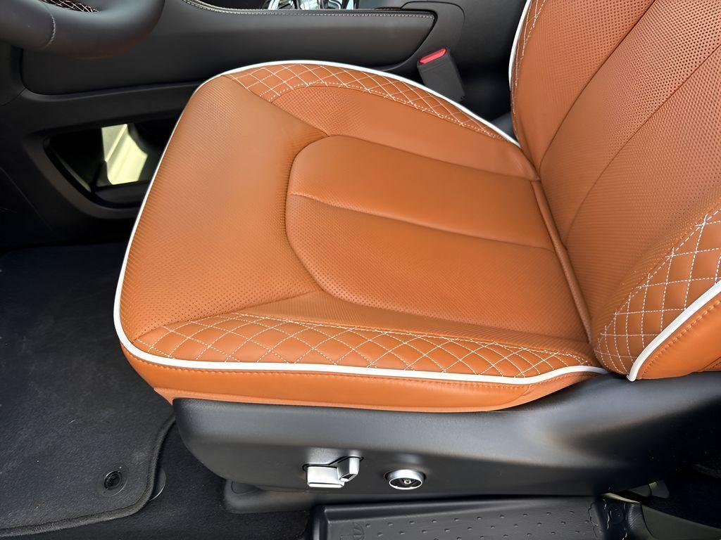new 2025 Chrysler Pacifica Hybrid car, priced at $48,823