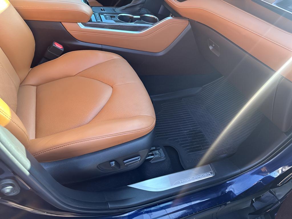 used 2022 Toyota Highlander car, priced at $38,097