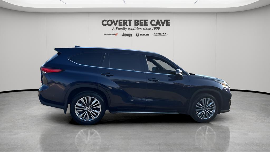 used 2022 Toyota Highlander car, priced at $38,097