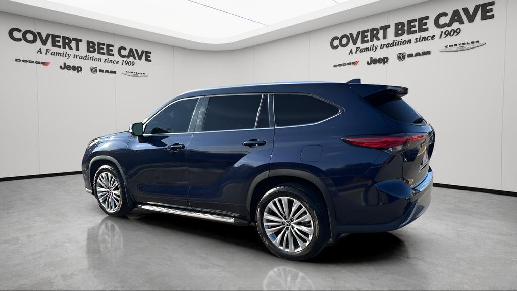 used 2022 Toyota Highlander car, priced at $38,097