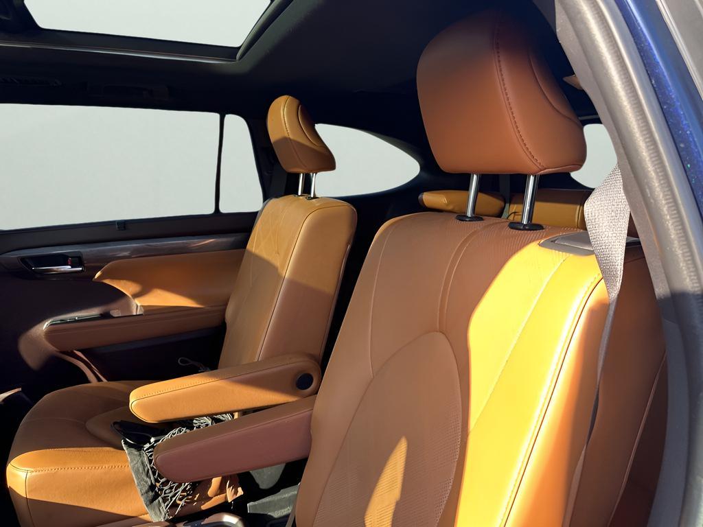 used 2022 Toyota Highlander car, priced at $38,097