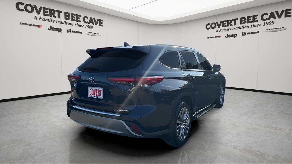 used 2022 Toyota Highlander car, priced at $38,097