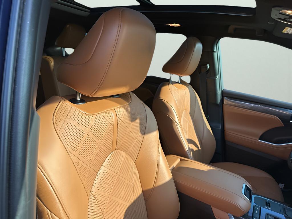 used 2022 Toyota Highlander car, priced at $38,097