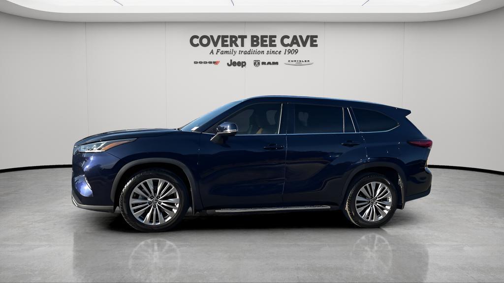 used 2022 Toyota Highlander car, priced at $38,097