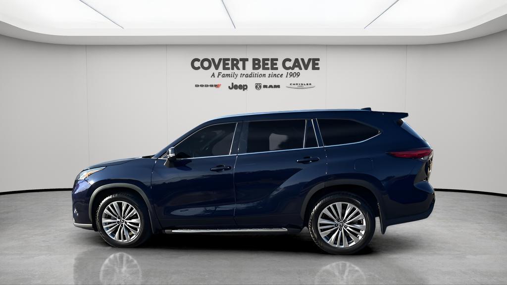used 2022 Toyota Highlander car, priced at $38,097