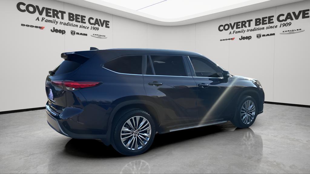 used 2022 Toyota Highlander car, priced at $38,097