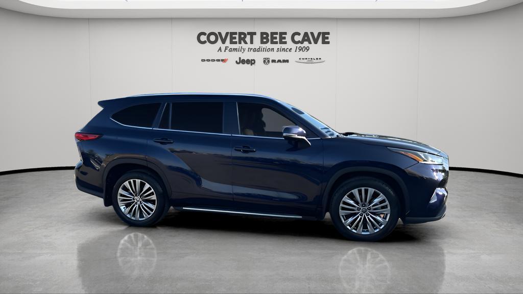 used 2022 Toyota Highlander car, priced at $38,097