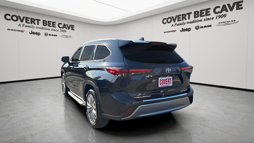 used 2022 Toyota Highlander car, priced at $38,097