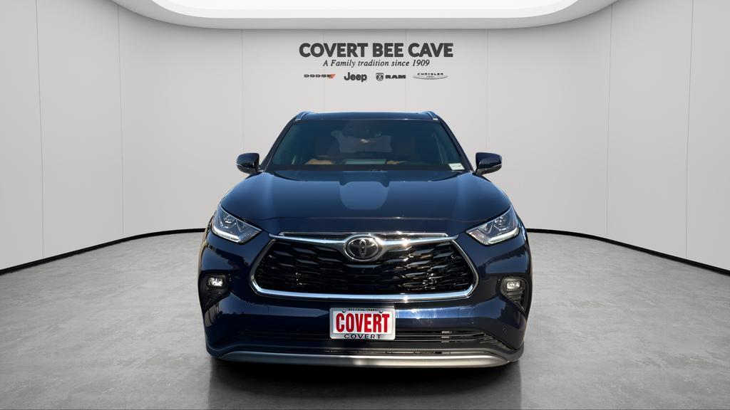 used 2022 Toyota Highlander car, priced at $38,097