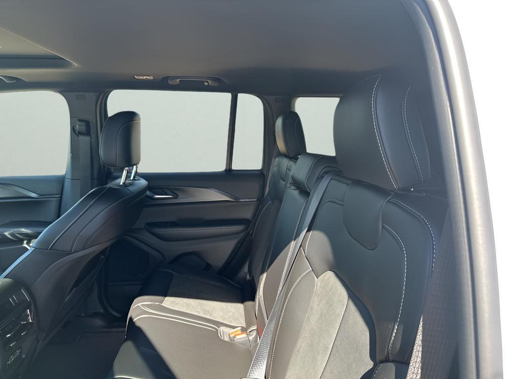 new 2025 Jeep Grand Cherokee car, priced at $39,455