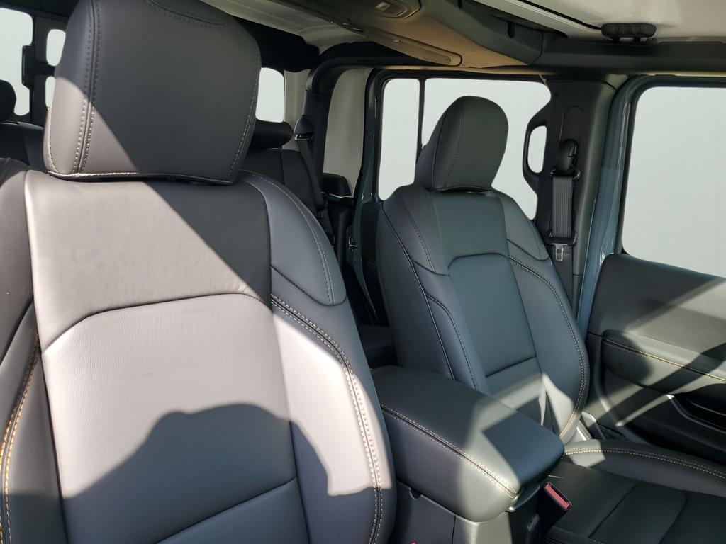 new 2025 Jeep Gladiator car, priced at $44,205