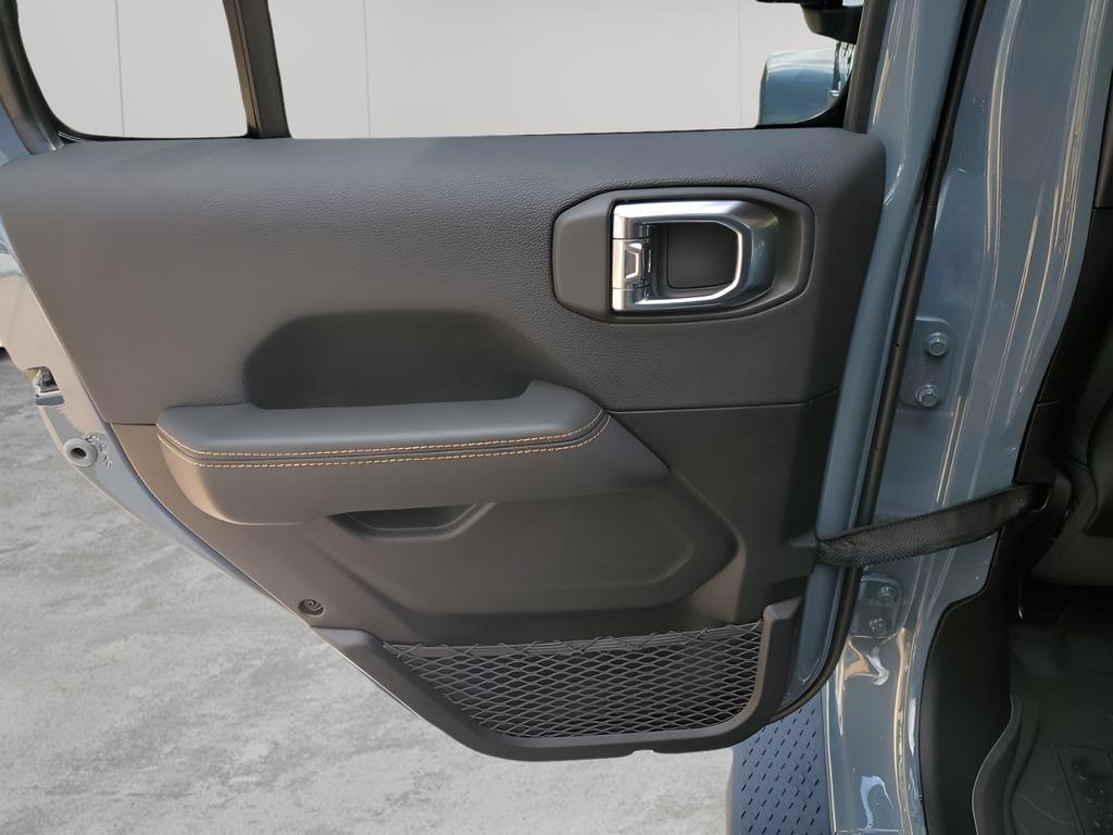 new 2025 Jeep Gladiator car, priced at $44,205