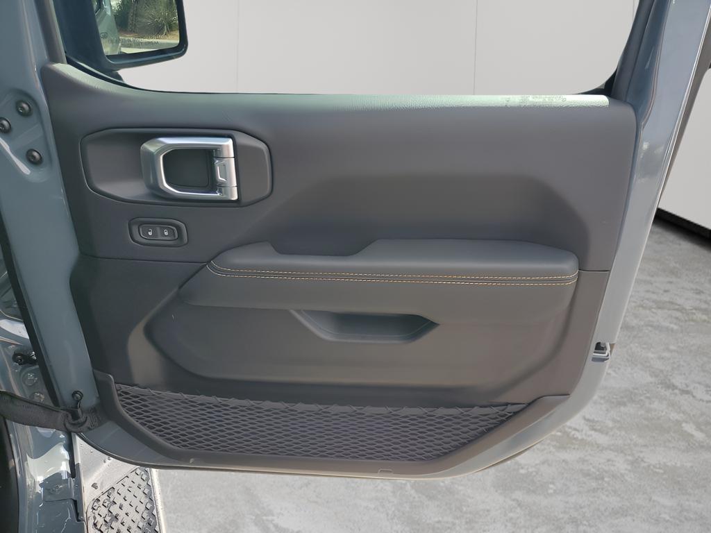 new 2025 Jeep Gladiator car, priced at $44,205