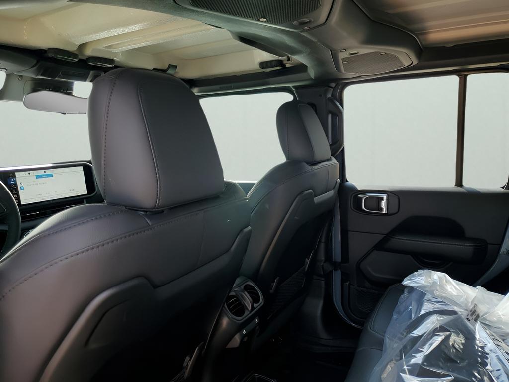 new 2025 Jeep Gladiator car, priced at $44,205