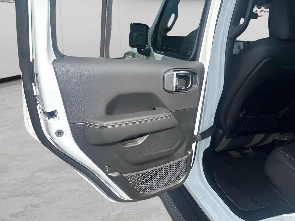 new 2025 Jeep Gladiator car, priced at $46,190